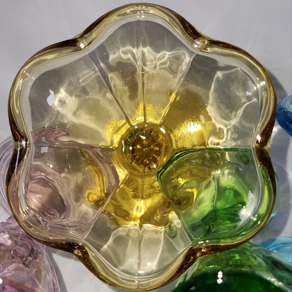 Set of 4 Vintage Coloured Glass Sundae Parfaits. - Picture 10 of 13